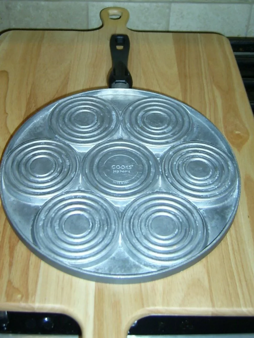 Cooks jcp Home Smiley Face Pancake Pan 7 Faces Non-Stick Griddle